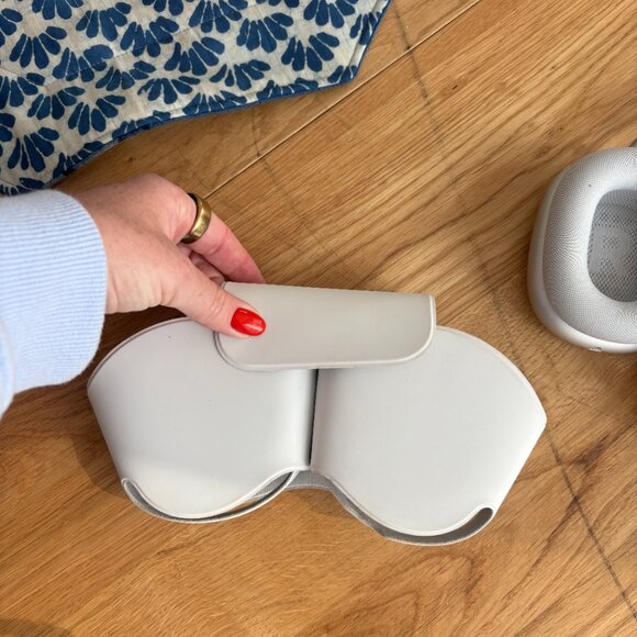 AirPods Max - Silver - Picture 5 of 5